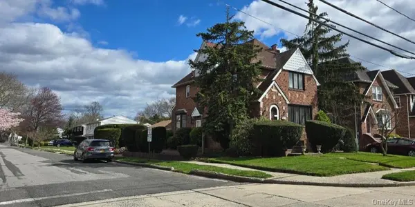 169 Bixley Heath, Lynbrook, NY 11563