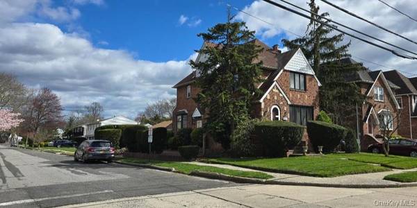 169 Bixley Heath, Lynbrook, NY 11563