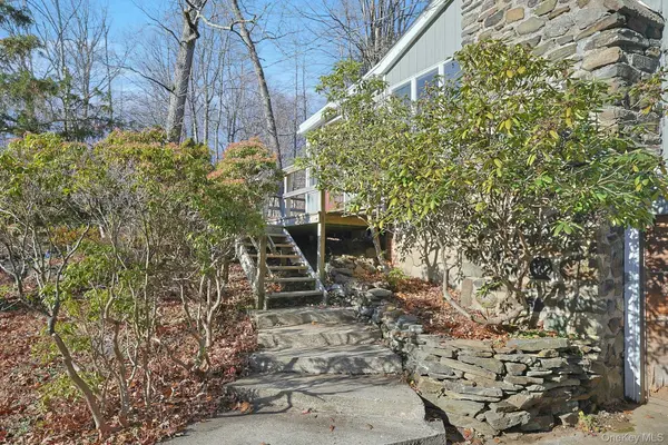 35 Mountain TRL, Croton-on-hudson, NY 10520