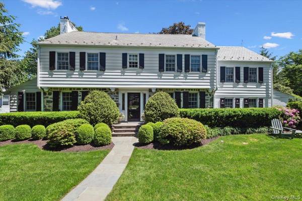 7 Meadow PL, Larchmont, NY 10538