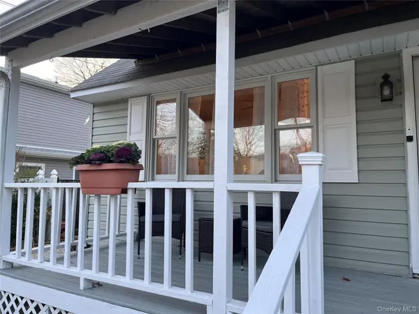 30 George DR, Mastic, NY 11950
