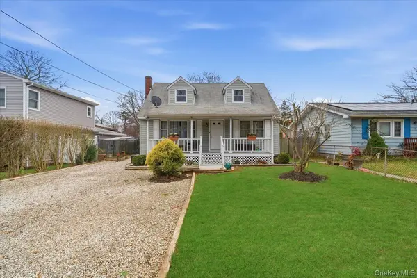 30 George DR, Mastic, NY 11950