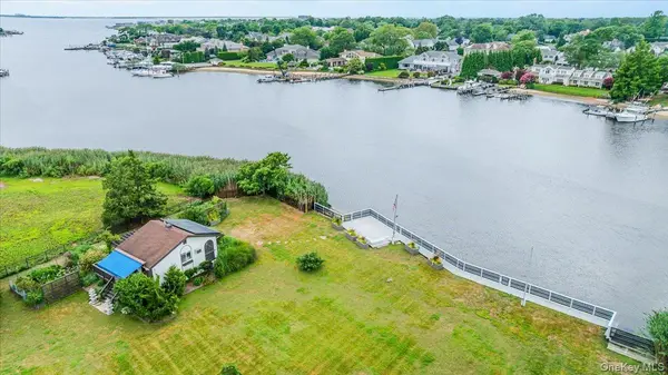 50 Cedar LN, Babylon, NY 11702