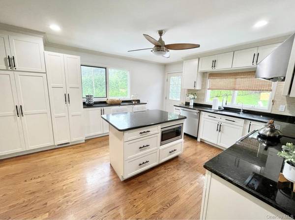51 cheviot, Southampton, NY 11968
