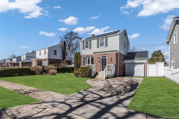 36 Amethyst ST, Elmont, NY 11003