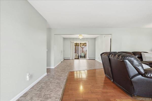 112 King ST, Bay Shore, NY 11706
