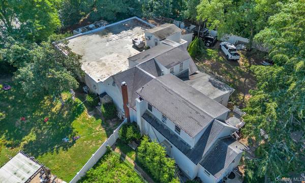 7 Canal ST, Center Moriches, NY 11934