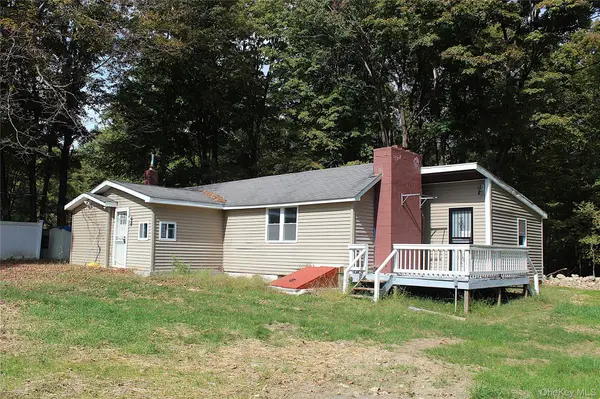 11 Terwilliger LN, Pine Bush, NY 12566