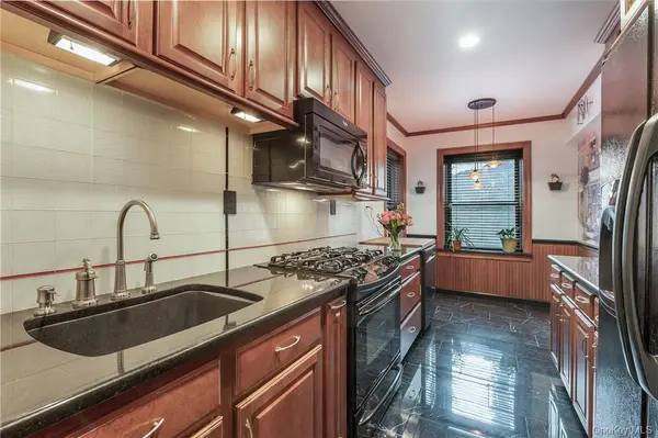 10 Nosband AVE #1C, White Plains, NY 10605