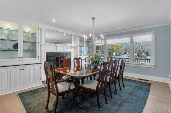 18 Landing LN, East Quogue, NY 11942