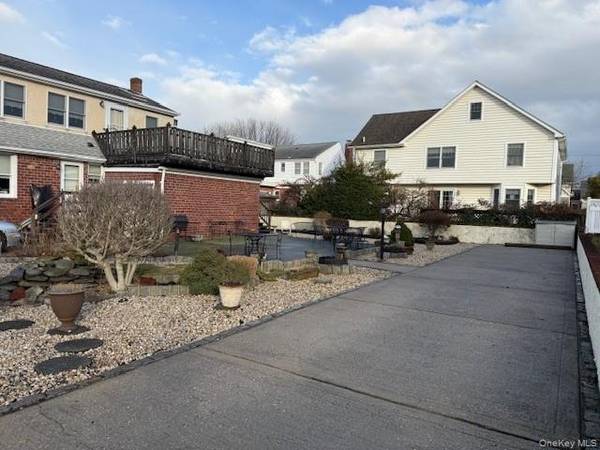 86 Lynbrook AVE, Point Lookout, NY 11569