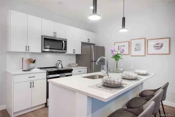 300 Carleton AVE #7213, Central Islip, NY 11722