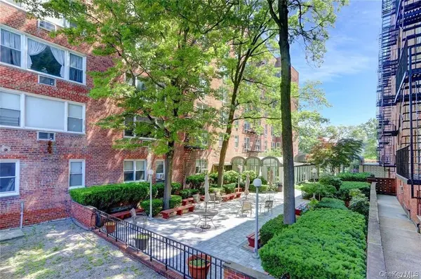 54-44 Little Neck Pkwy #5O, Little Neck, NY 11362
