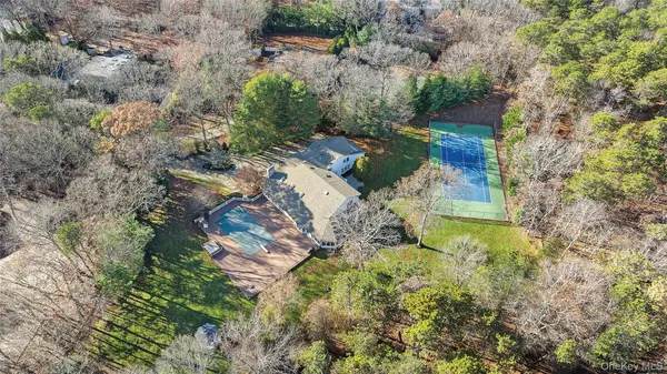 8 East Ridge CT, Westhampton, NY 11977