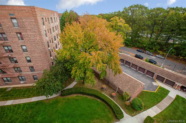 224-24 Union Turnpike #6G, Oakland Gardens, NY 11364