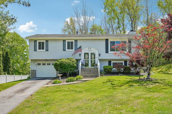 105 Shaker CT, New Windsor, NY 12553