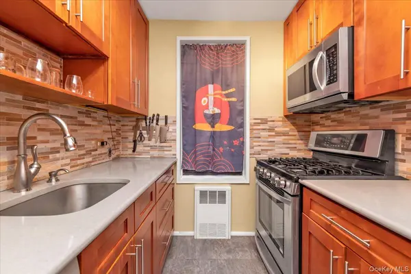 80-35 Springfield Blvd #4F, Oakland Gardens, NY 11364