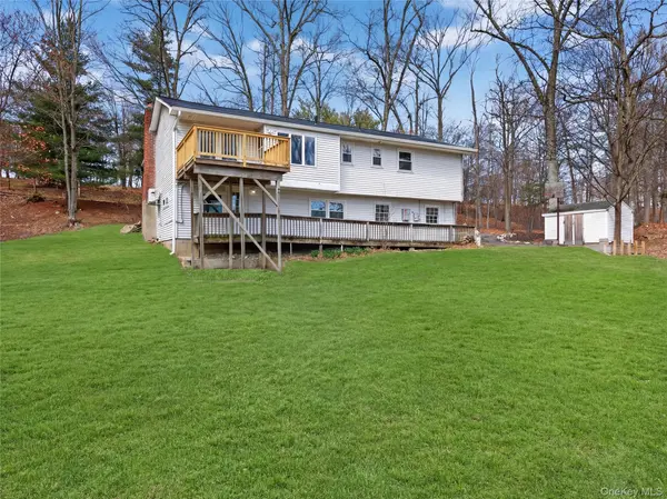 36 Sands Point RD, Washingtonville, NY 10992