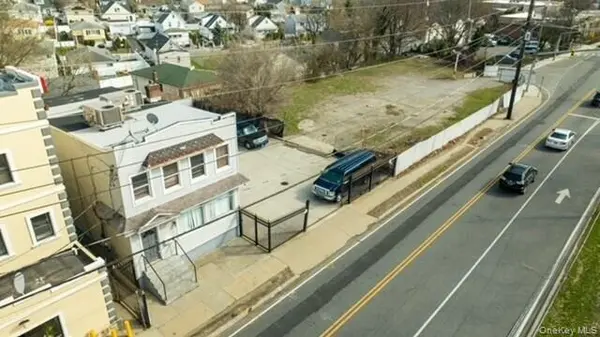 31 Plainfield AVE, Elmont, NY 11003
