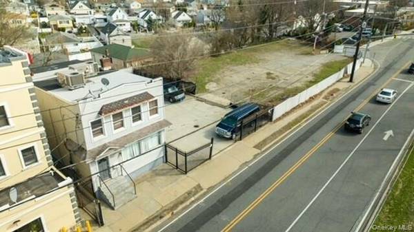 31 Plainfield AVE, Elmont, NY 11003