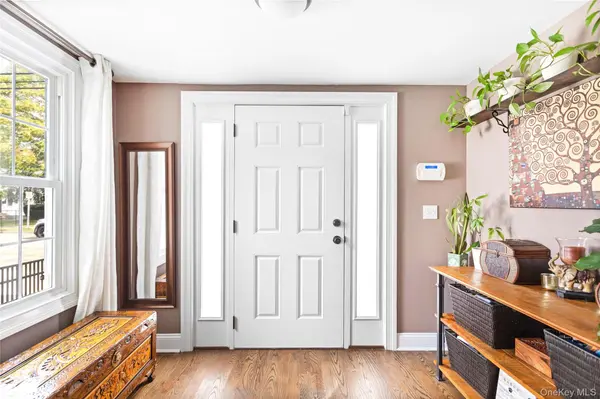10 Maple AVE, Patchogue, NY 11772
