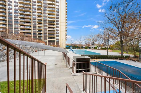 18-15 215th ST #14S, Bayside, NY 11360