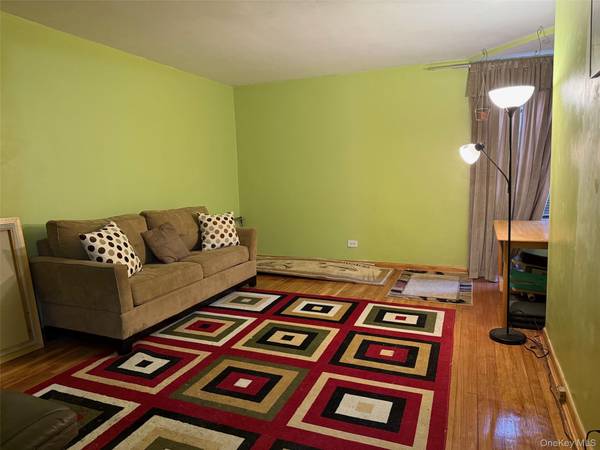 83-25 98 ST #3B, Woodhaven, NY 11421