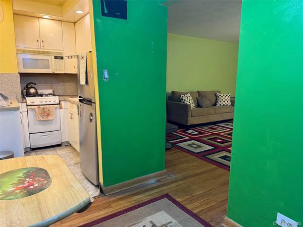 83-25 98 ST #3B, Woodhaven, NY 11421
