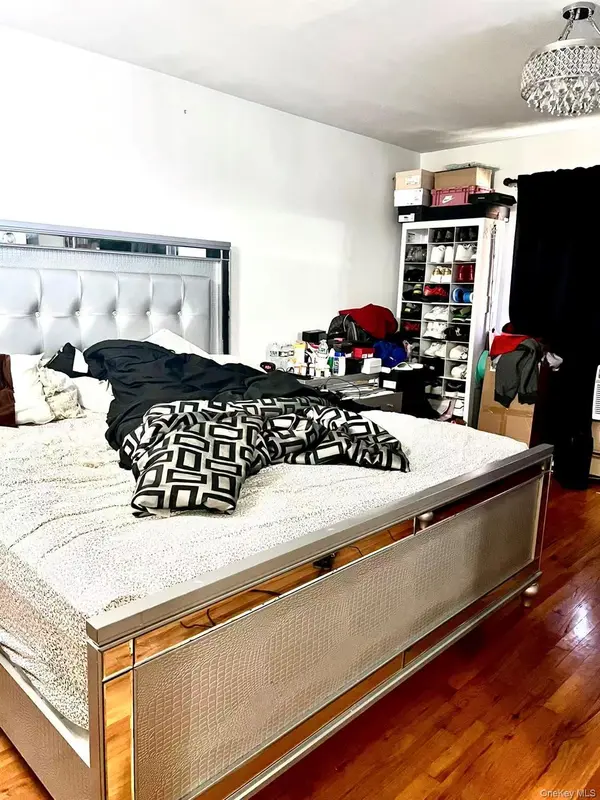 1009 166th ST, Beechhurst, NY 11357