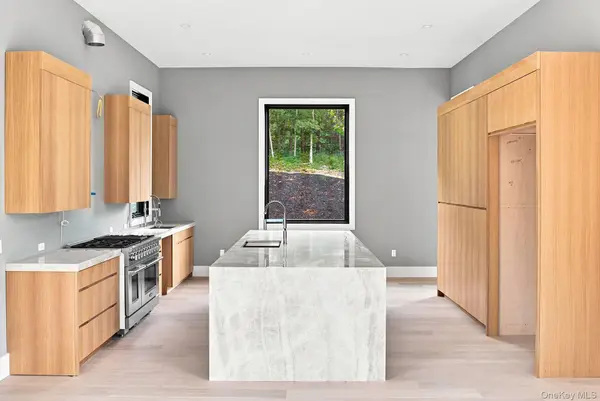207 Middle Line HWY, Southampton, NY 11968