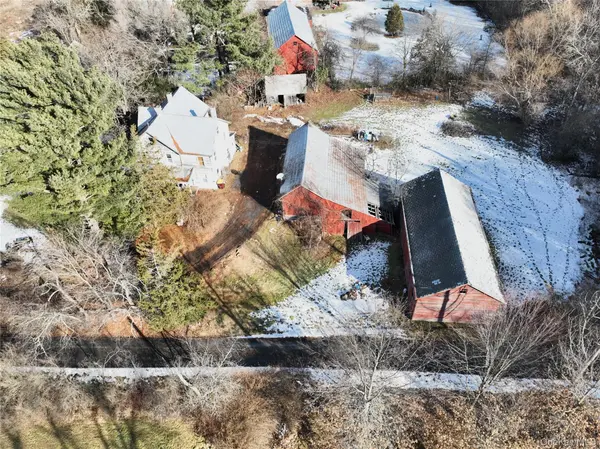 256 Round Hill RD, Florida, NY 10921