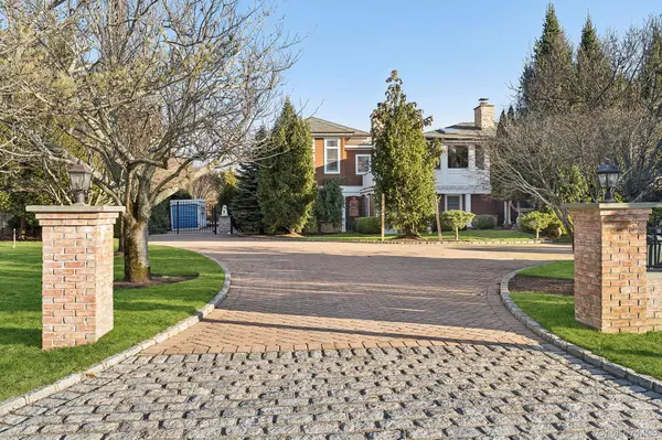 42 Tanners Neck LN, Westhampton, NY 11977