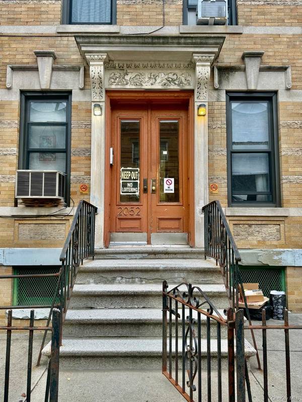 2052 Gates AVE, Ridgewood, NY 11385