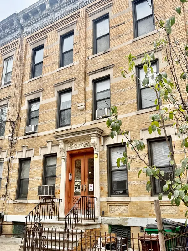 2052 Gates AVE, Ridgewood, NY 11385