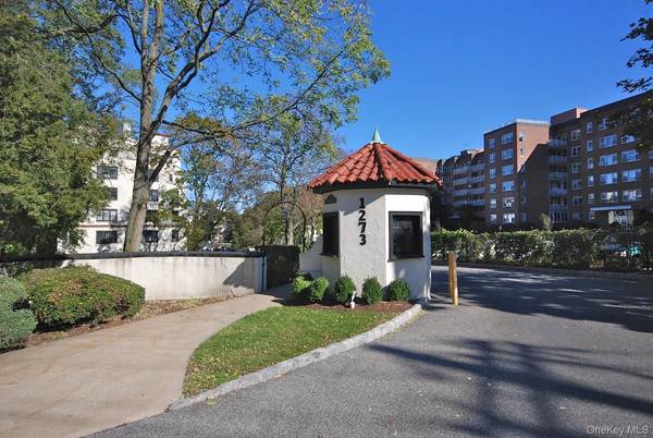 1273 North AVE #1G. Entry 3, New Rochelle, NY 10804