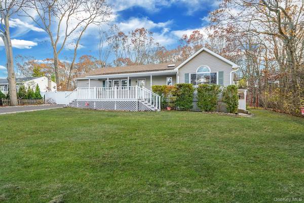 14 Clearview, Selden, NY 11784