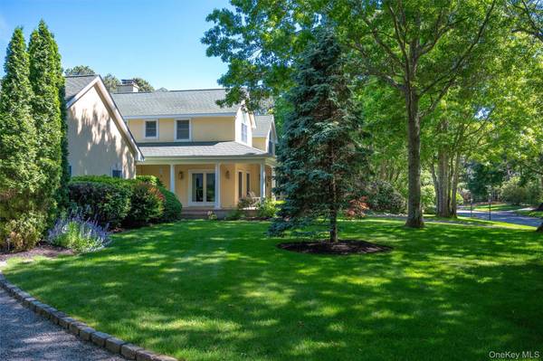 3 Cherry Blossom LN, East Quogue, NY 11942