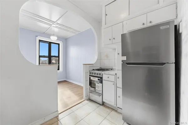 2922 Barnes AVE #5L, Bronx, NY 10467