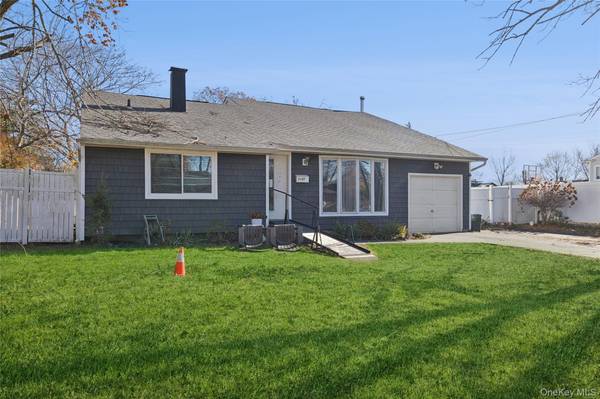 3107 Chestnut AVE, Medford, NY 11763