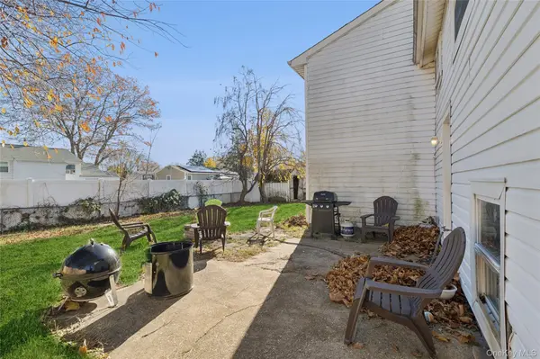 3107 Chestnut AVE, Medford, NY 11763