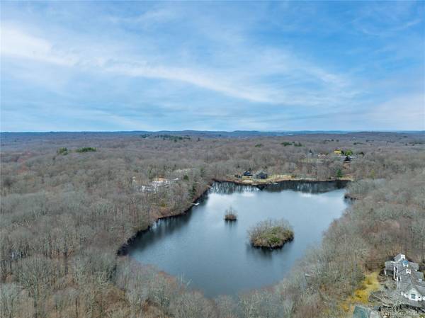 32 Joshua Hobby LN, Pound Ridge, NY 10576