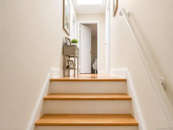 23-10 Waters Edge DR, Bayside, NY 11360