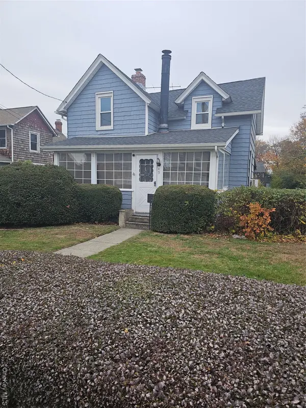 49 Arnold AVE, West Babylon, NY 11704