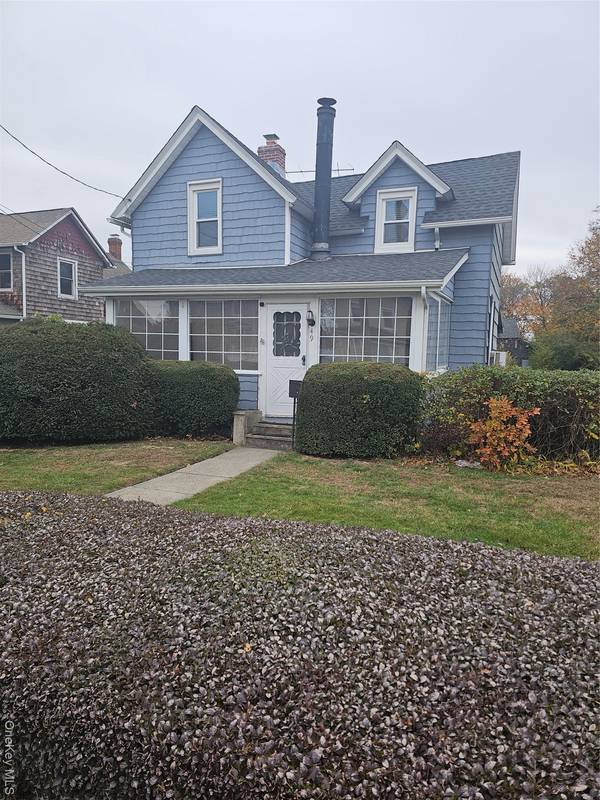 49 Arnold AVE, West Babylon, NY 11704