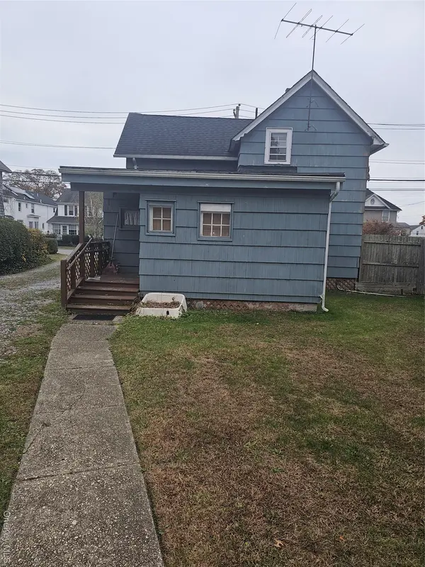 49 Arnold AVE, West Babylon, NY 11704