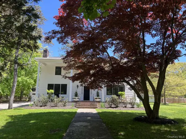 35 Mott LN, Brookhaven, NY 11719