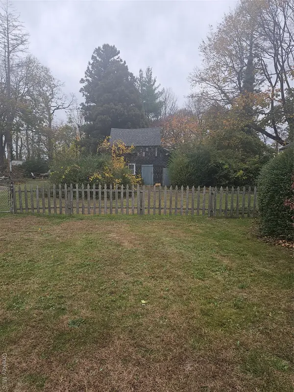 45 Arnold AVE, West Babylon, NY 11704