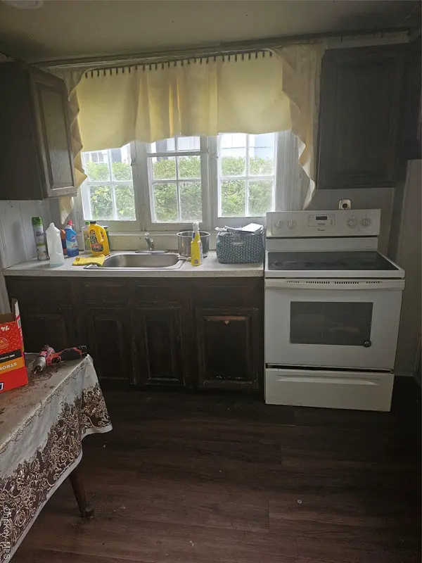 45 Arnold AVE, West Babylon, NY 11704