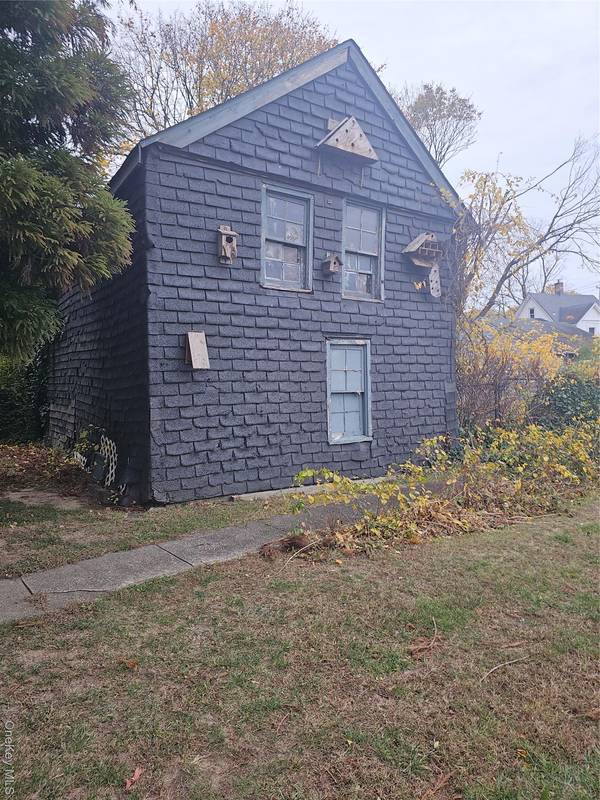 45 Arnold AVE, West Babylon, NY 11704