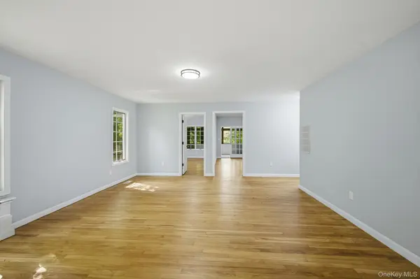 10 Woodland LN, Huntington, NY 11743